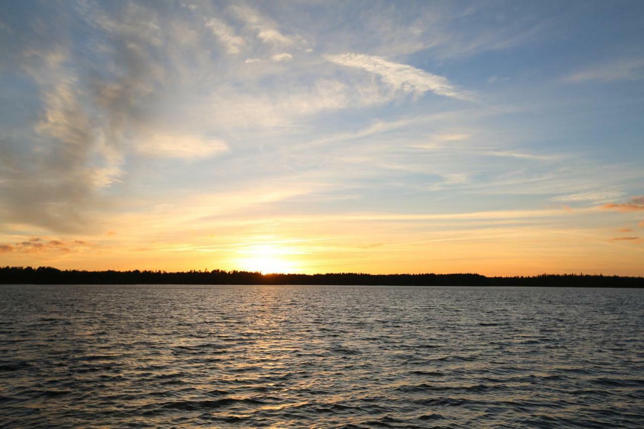 Вилла Holiday Lakefront House Bjorkoby Экстерьер фото